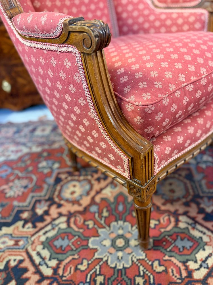 LOUIS XVI STYLE SHEPHERD'S CHAIR WITH EAR