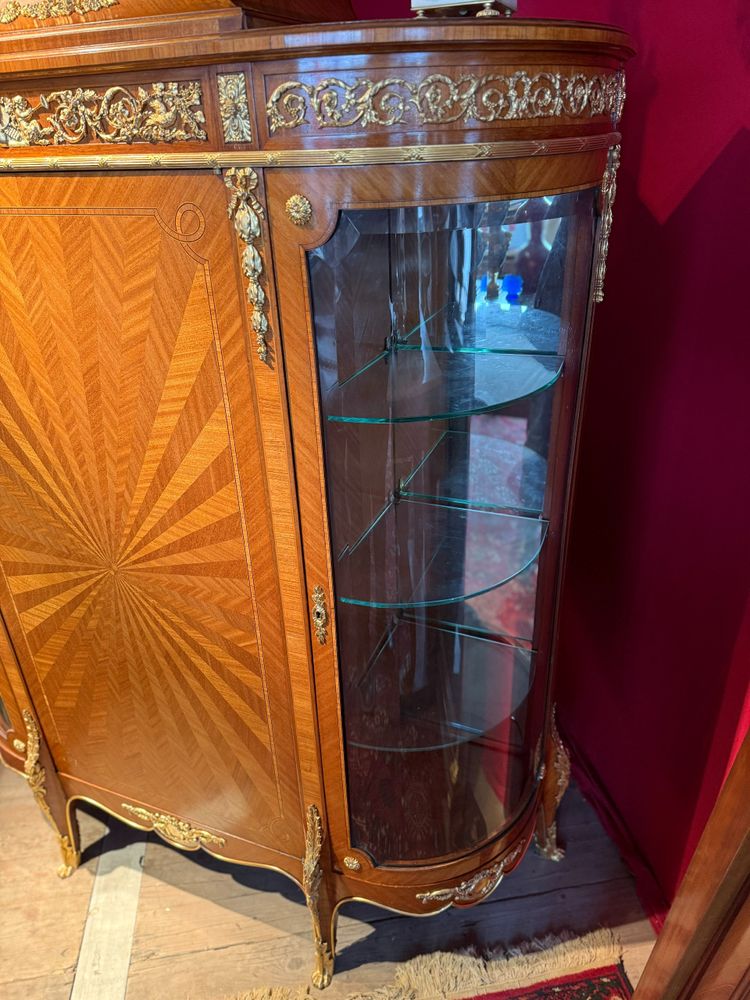 VITRINE ARRONDIE LOUIS XVI – 19ème SIECLE