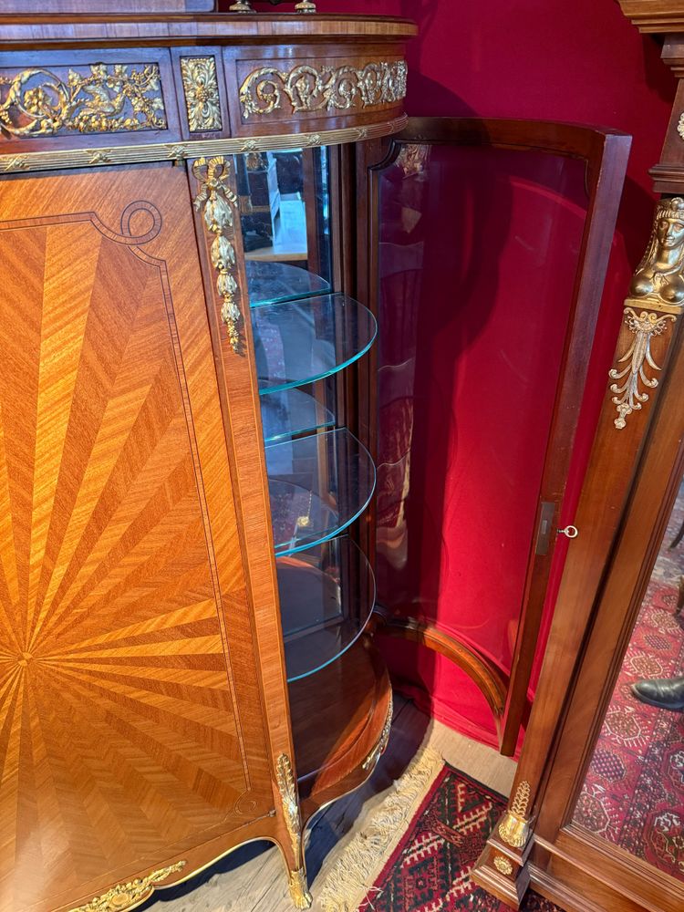 VITRINE ARRONDIE LOUIS XVI – 19ème SIECLE