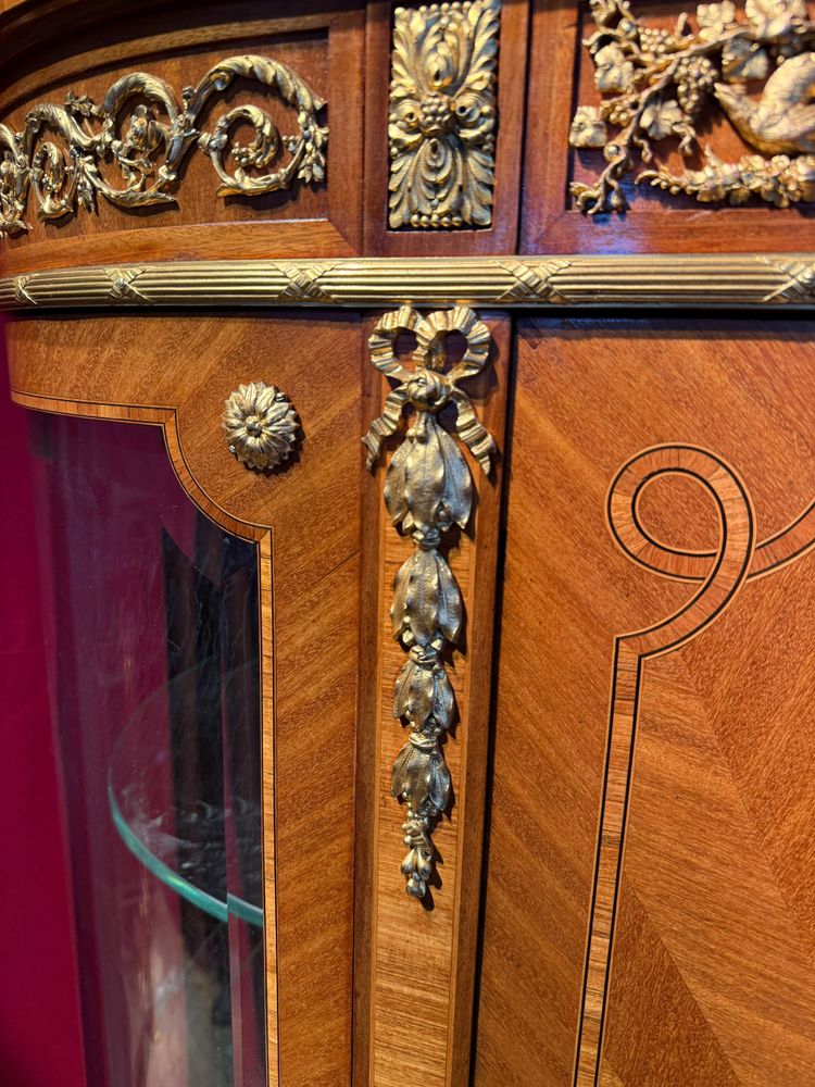 VITRINE ARRONDIE LOUIS XVI – 19ème SIECLE