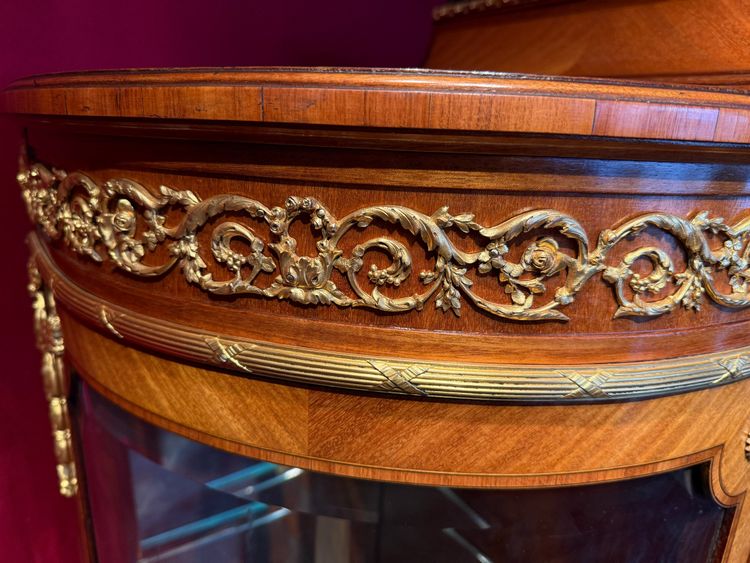 VITRINE ARRONDIE LOUIS XVI – 19ème SIECLE