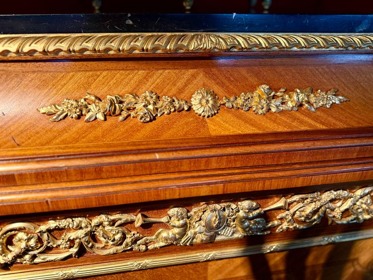 VITRINE ARRONDIE LOUIS XVI – 19ème SIECLE