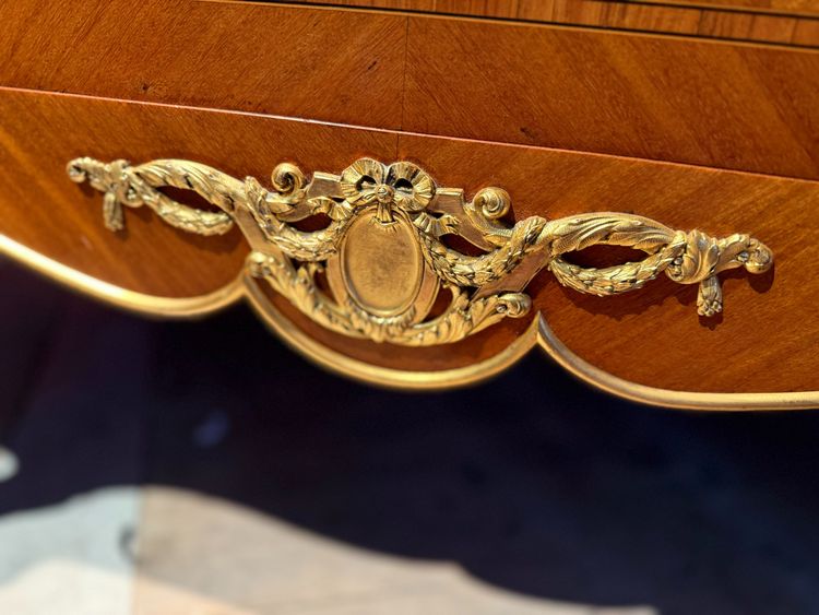 VITRINE ARRONDIE LOUIS XVI – 19ème SIECLE