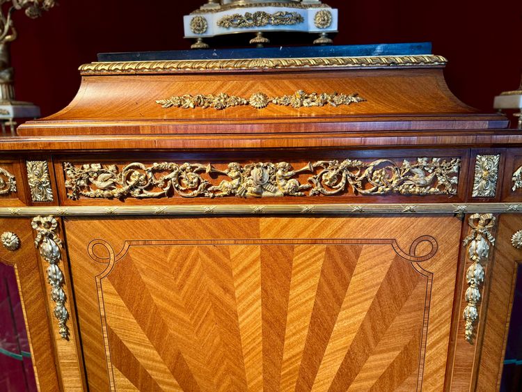 VITRINE ARRONDIE LOUIS XVI – 19ème SIECLE
