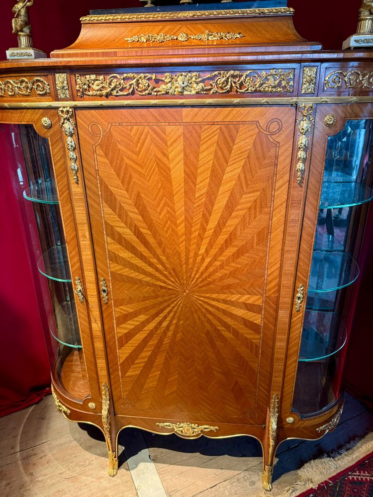 VITRINE ARRONDIE LOUIS XVI – 19ème SIECLE