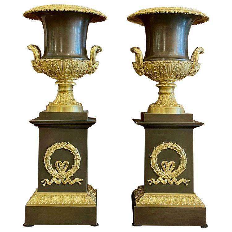 Paire de vases Médicis en bronze, XIXe siècle 