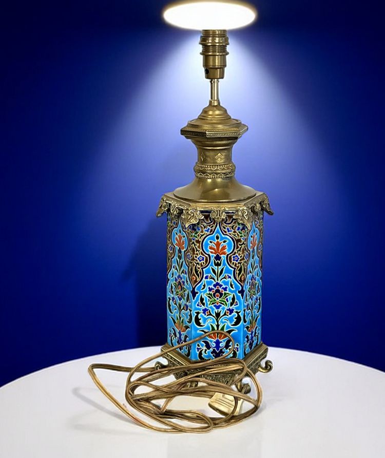 LAMPE ANCIENNE EN FAÏENCE VIEILLARD BORDEAUX ? OU LONGWY ? ORNÉE DE BRONZE