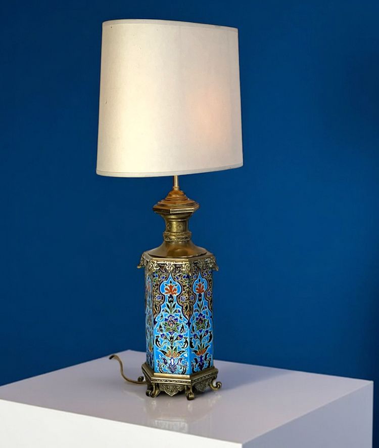 LAMPE ANCIENNE EN FAÏENCE VIEILLARD BORDEAUX ? OU LONGWY ? ORNÉE DE BRONZE