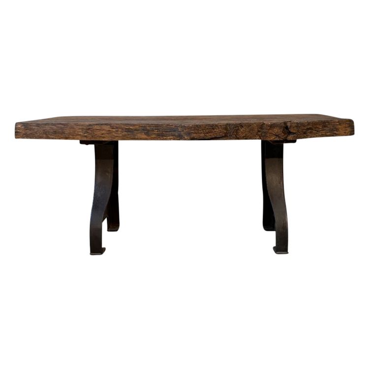Table rustique en châtaignier