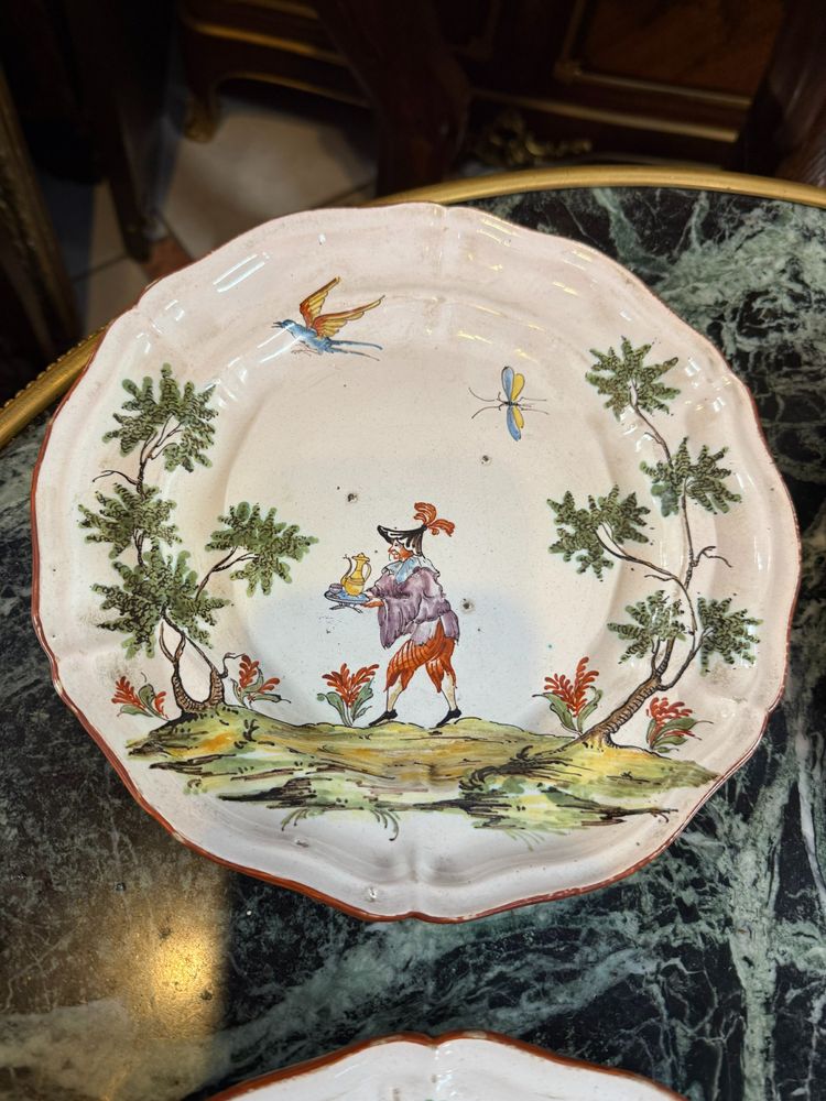 FOUR PLATES OF MILAN EARTHENWARE MANUFACTURED BY FELICE CLERICI 18TH CENTURY