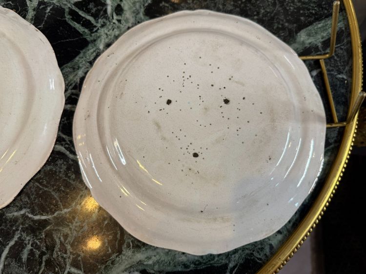 FOUR PLATES OF MILAN EARTHENWARE MANUFACTURED BY FELICE CLERICI 18TH CENTURY