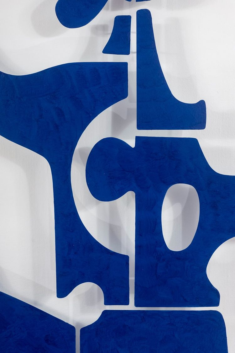 Pannello decorativo “Eva” in metallo laccato blu. Opera contemporanea. LS?2309?C