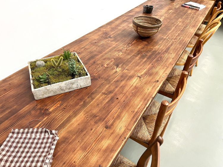 Très grande table de ferme en pin massif, années 50
