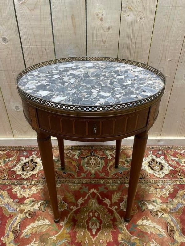 Table bouillotte de style Louis XVI en marqueteriie et marbre