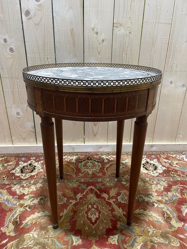 Table bouillotte de style Louis XVI en marqueteriie et marbre