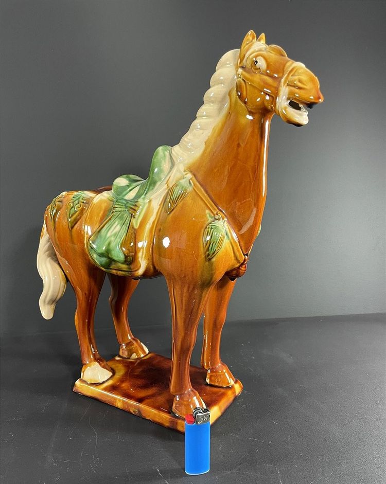Chine, Années 1960/1970, Sculpture En Céramique Vernissée Figurant Un Cheval Dans Le Style Tang.