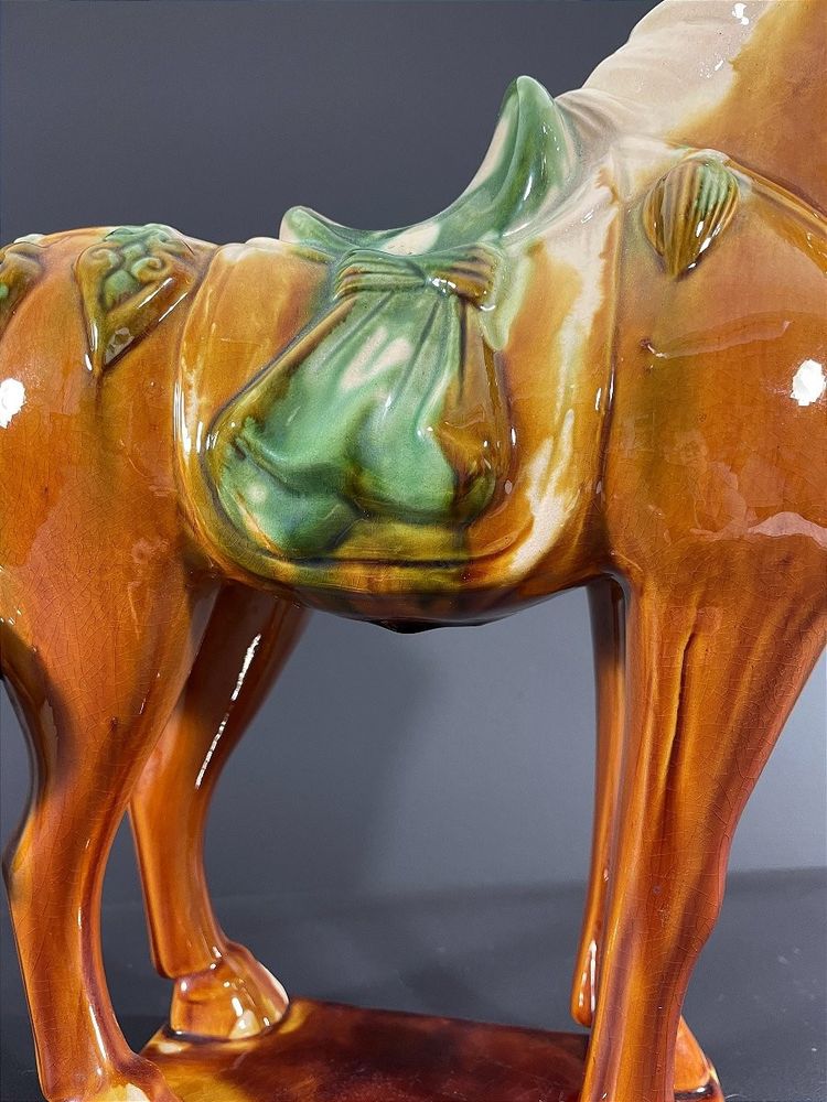 Chine, Années 1960/1970, Sculpture En Céramique Vernissée Figurant Un Cheval Dans Le Style Tang.