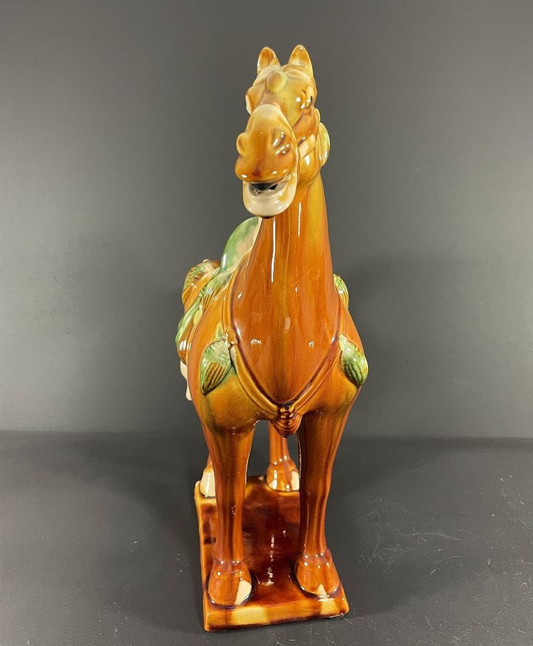 Chine, Années 1960/1970, Sculpture En Céramique Vernissée Figurant Un Cheval Dans Le Style Tang.