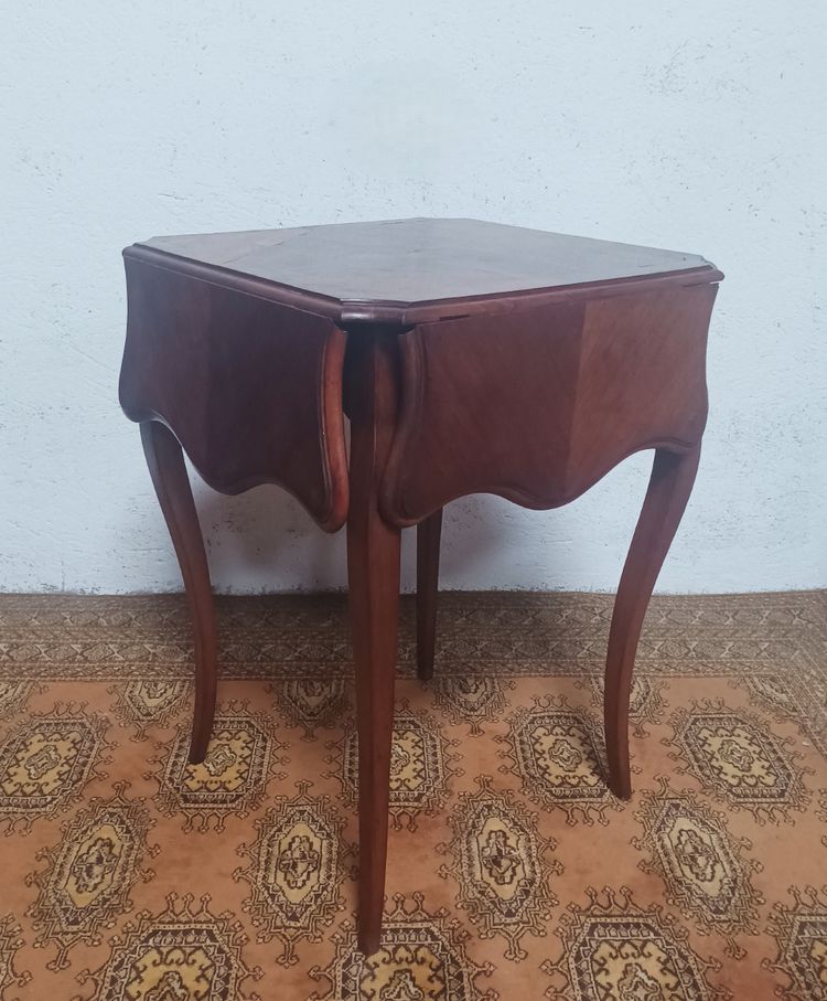 Louis XV clover table in walnut