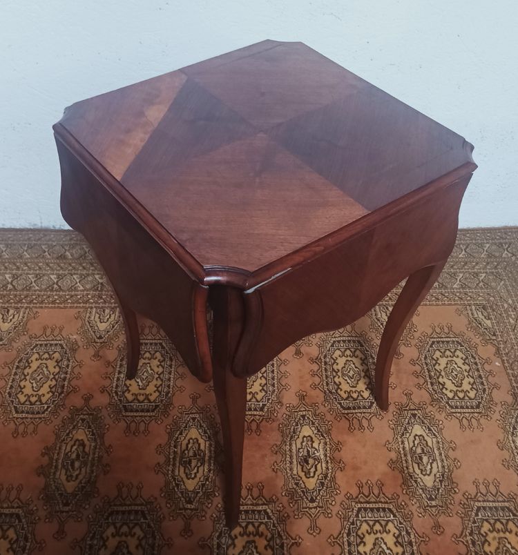 Louis XV clover table in walnut