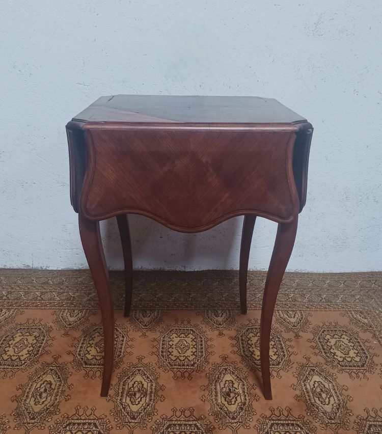 Louis XV clover table in walnut