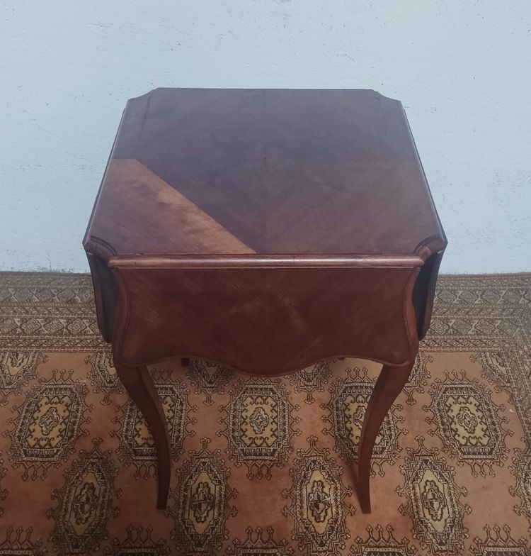 Louis XV clover table in walnut
