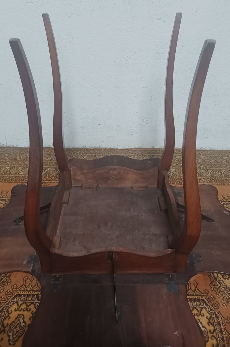 Louis XV clover table in walnut