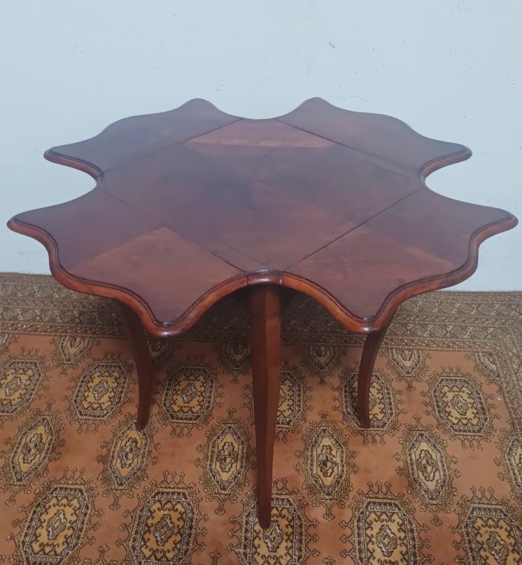 Louis XV clover table in walnut