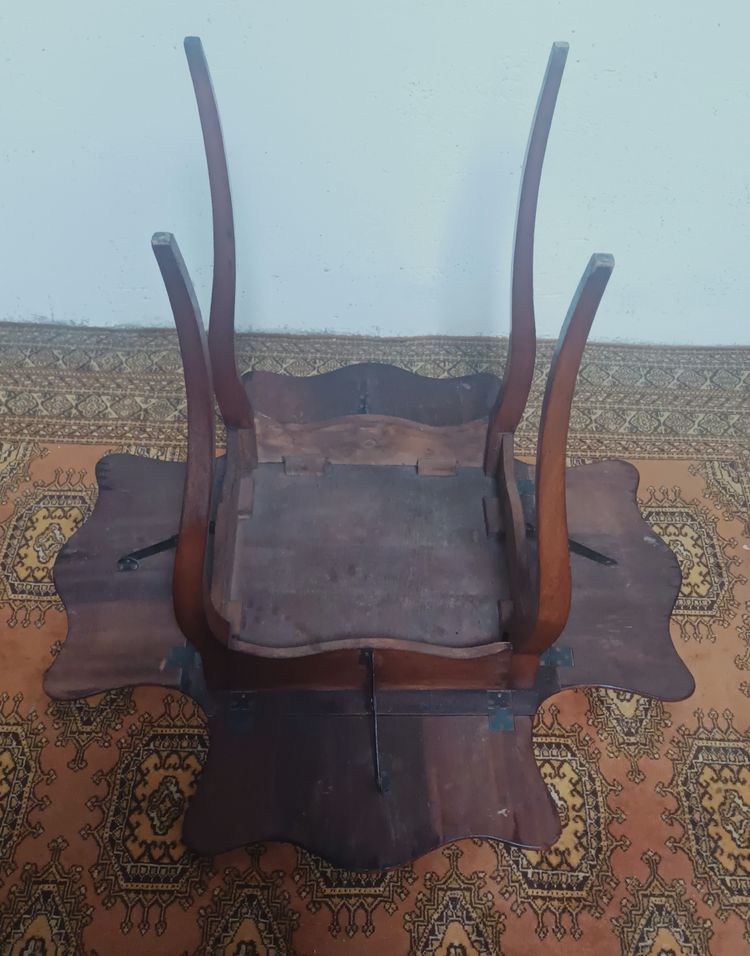 Louis XV clover table in walnut