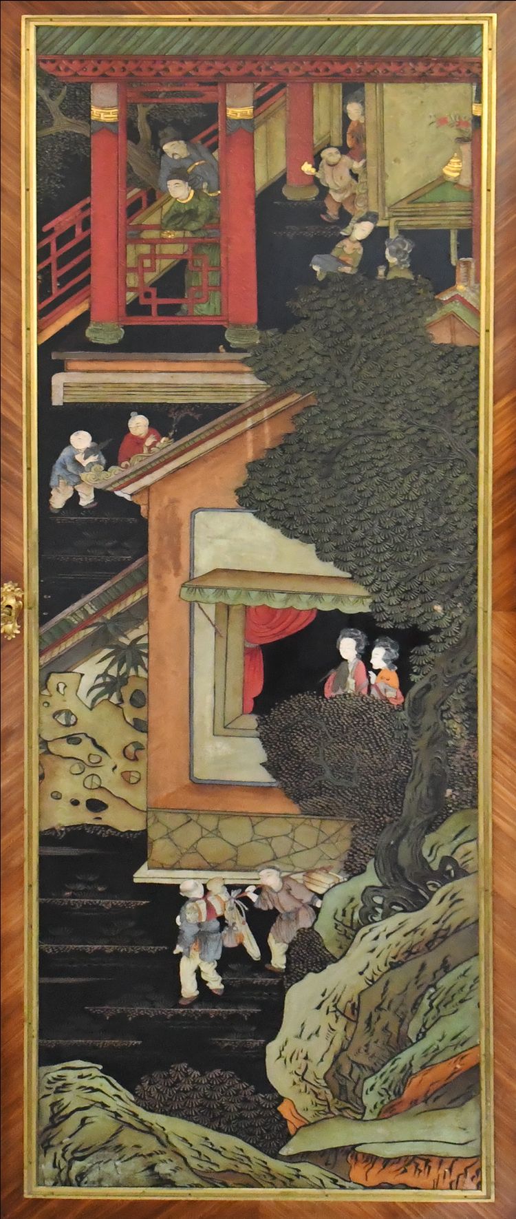 3-door bookcase with Coromandel lacquer decoration in the center