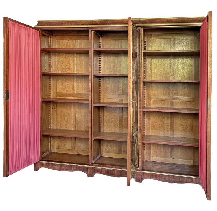 3-door bookcase with Coromandel lacquer decoration in the center