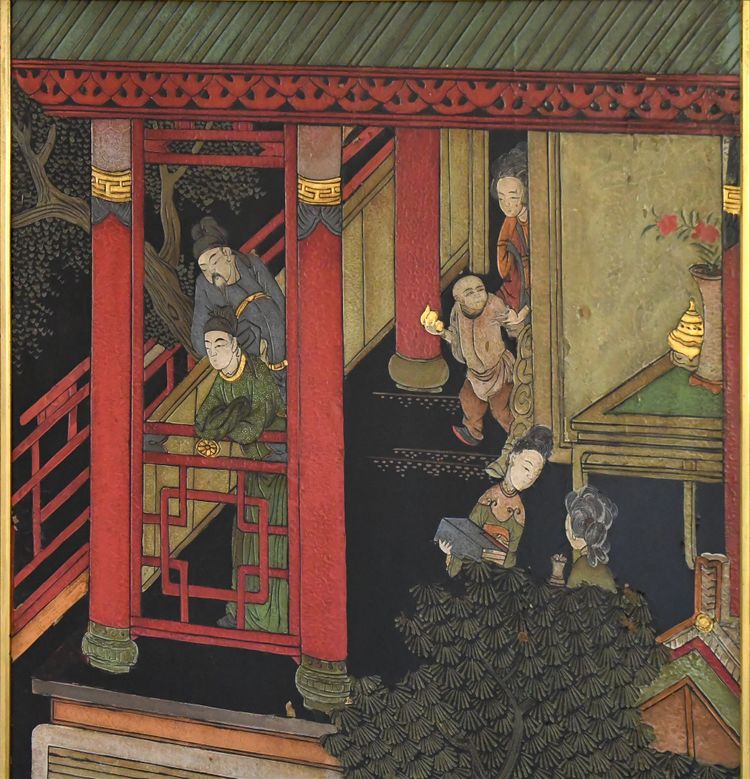 3-door bookcase with Coromandel lacquer decoration in the center