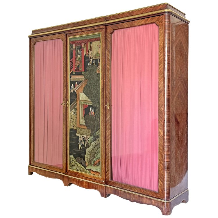 3-door bookcase with Coromandel lacquer decoration in the center