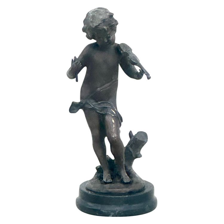 Child violinist