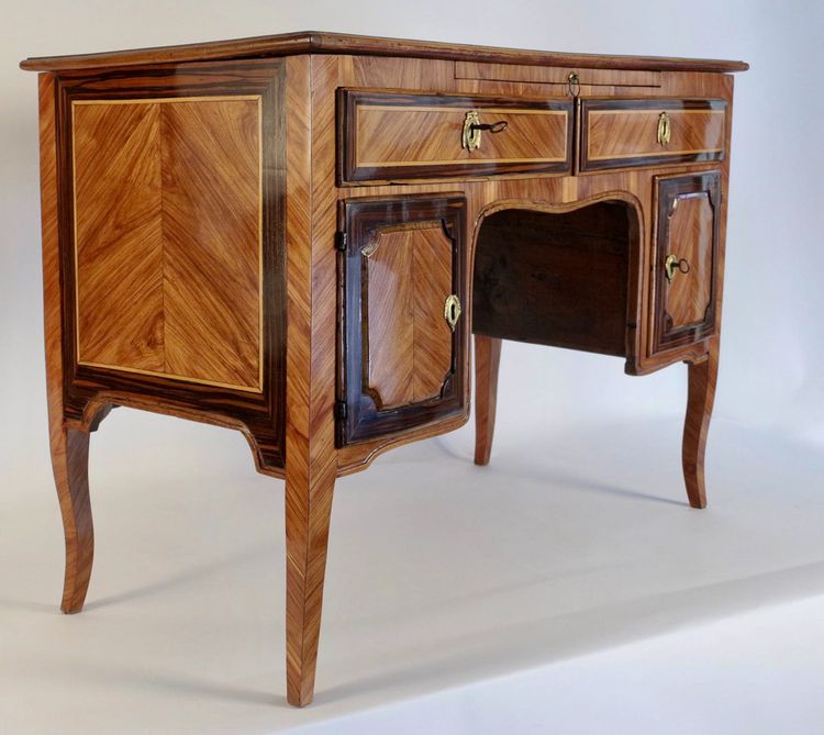 Bureau à caissons en bois de Rose et Palissandre d’époque Transition Louis XV-Louis XVI
