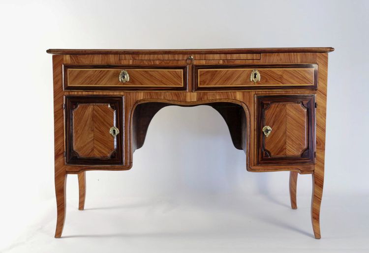 Bureau à caissons en bois de Rose et Palissandre d’époque Transition Louis XV-Louis XVI