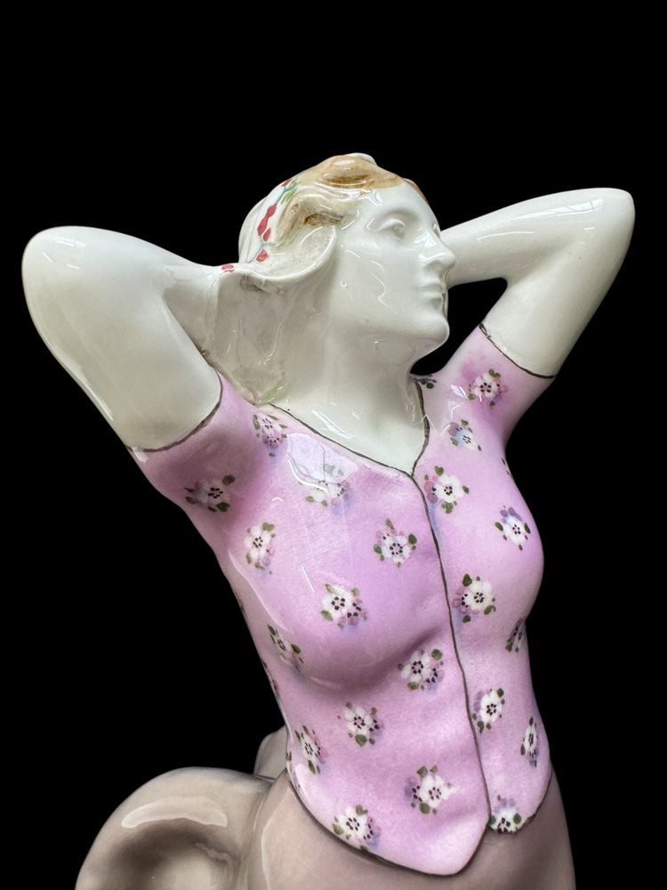 Goldscheider created by Fritz Heinemann Dutch woman