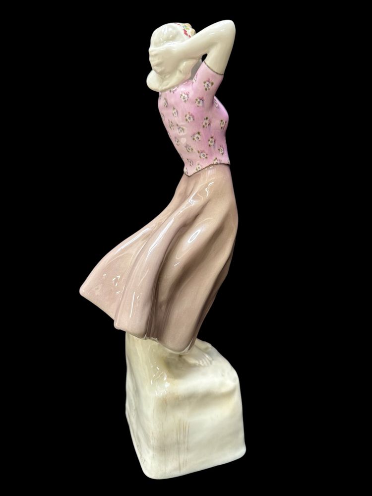 Goldscheider created by Fritz Heinemann Dutch woman