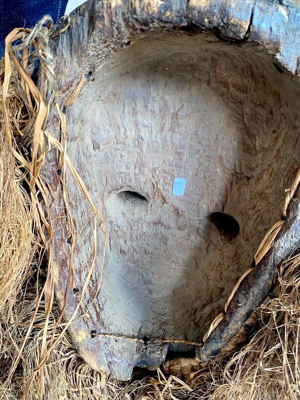 Afrikanische Maske aus geschnitztem Holz 
