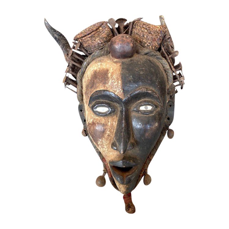 Afrikanische Maske aus geschnitztem Holz 