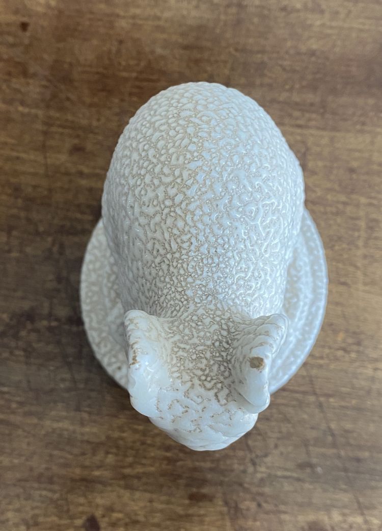 Mouse con la sua noce in ceramica della manifattura di Sèvres  Affascinante figurina Art Déco in cer