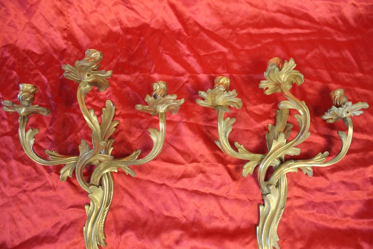 Pair of bronze sconces with 3 light arms in the Louis XV style, 19th century h: 45 cm