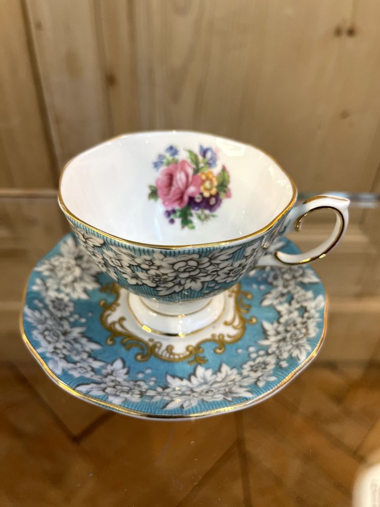 Royal Albert 100-Piece Enchantment Dinner Service