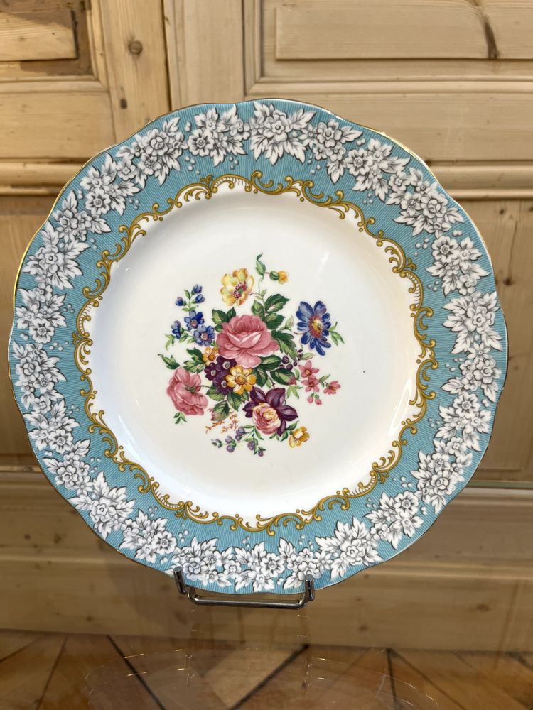 Royal Albert 100-Piece Enchantment Dinner Service