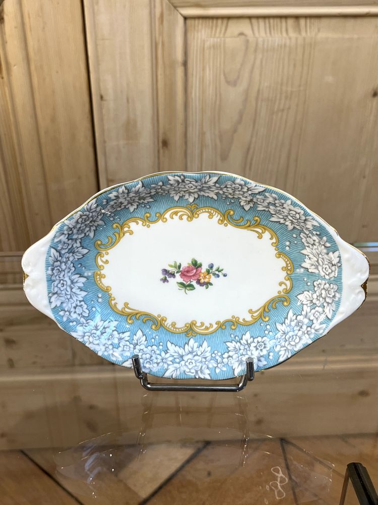 Royal Albert 100-Piece Enchantment Dinner Service