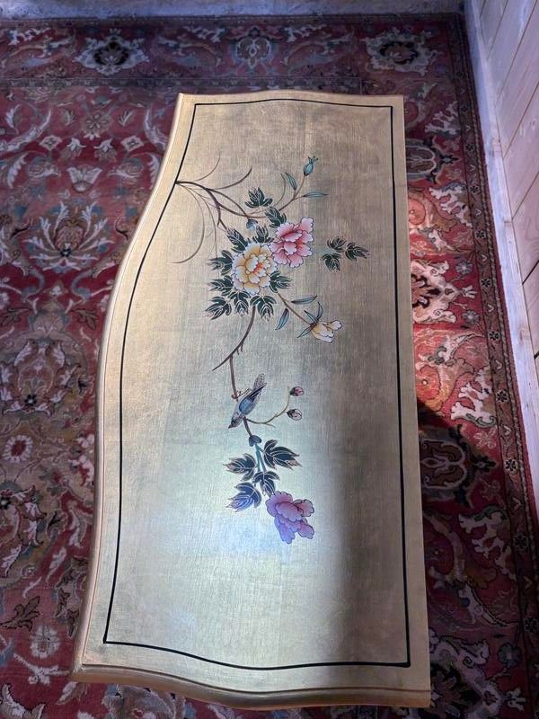Commode en bois doré 