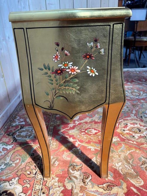 Commode en bois doré 