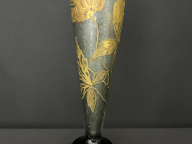Vase Art Déco en verre soufflé gravé à l’acide – motif floral doré