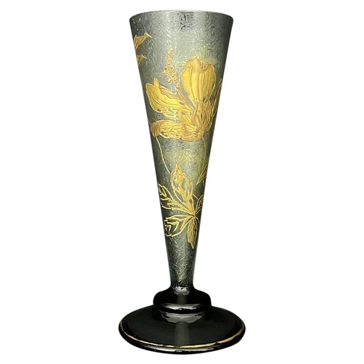 Vase Art Déco en verre soufflé gravé à l’acide – motif floral doré