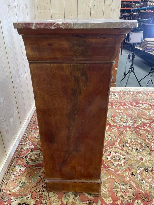 Chiffonnier - Commode époque Louis Philippe en acajou et placage d’acajou. 